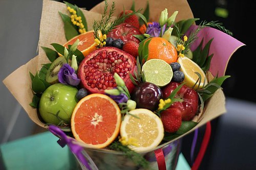 Fruit bouquet "Fruits and Flowers Market" with delivery in Dnipro. Order at a discount.