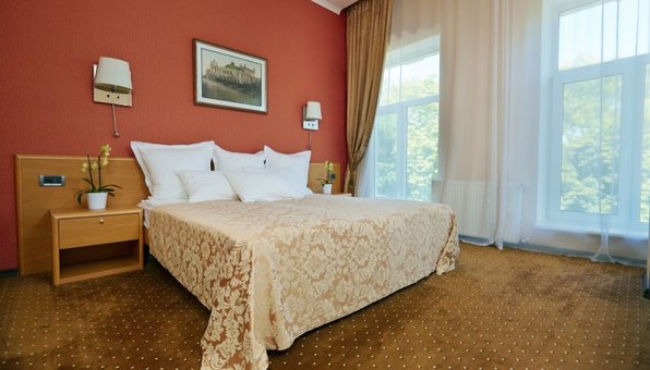 Discounts for holidays at the Alexandrovskiy Hotel 29