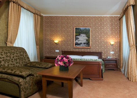Discounts on holidays at the Royal Street Hotel 28