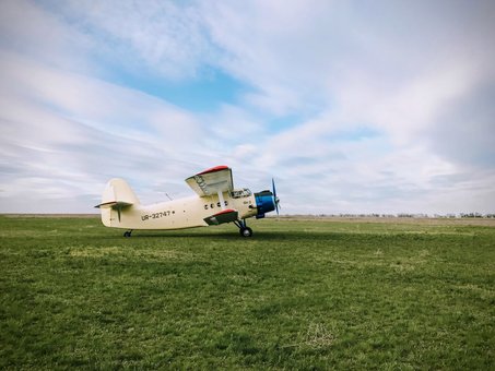 Flights on airplanes in the Odessa flying club in Odessa. Order with a discount